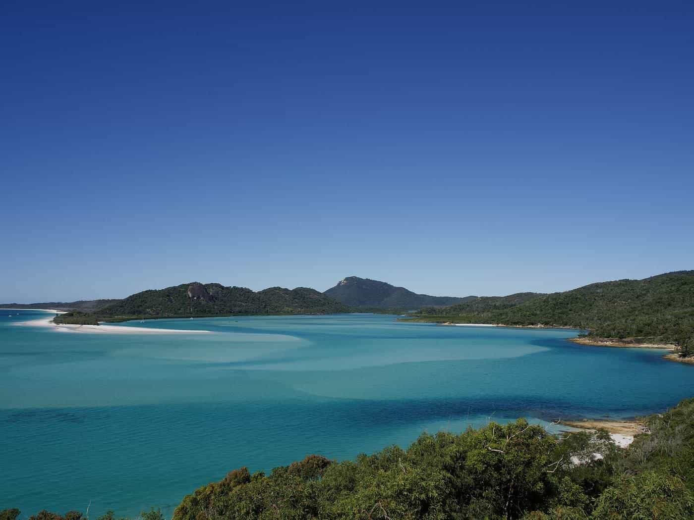 Swirling white sand and turquoise water at Hill Inlet in the Whitsundays